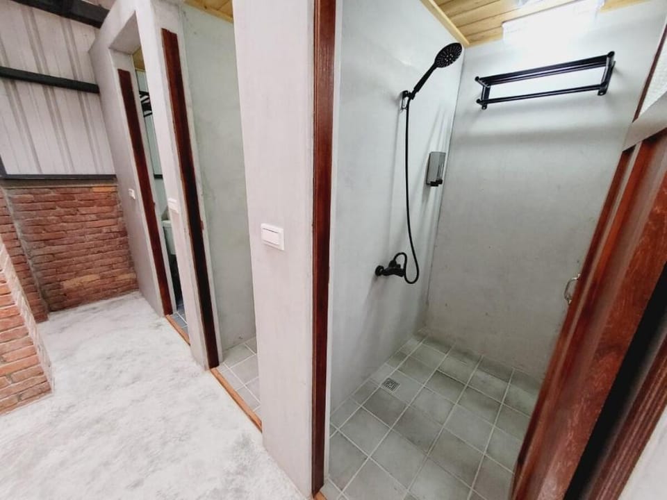 Glow Shared Bathroom 月租/需詢問日期/近交流道/近尚順廣場 Vacation rental in Taiwan, Province of China