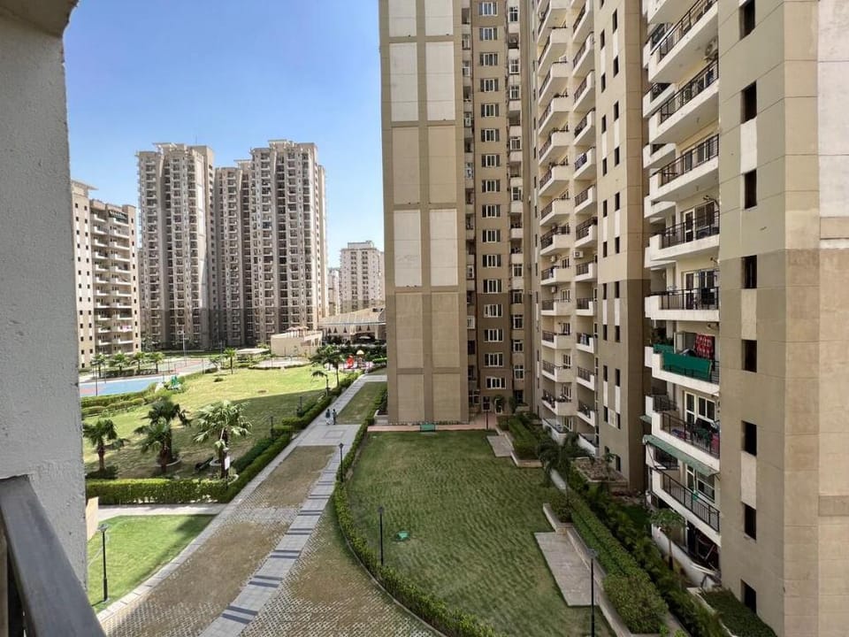 Galaxy - One Bhk suites by Noida Suites Vacation rental in Noida