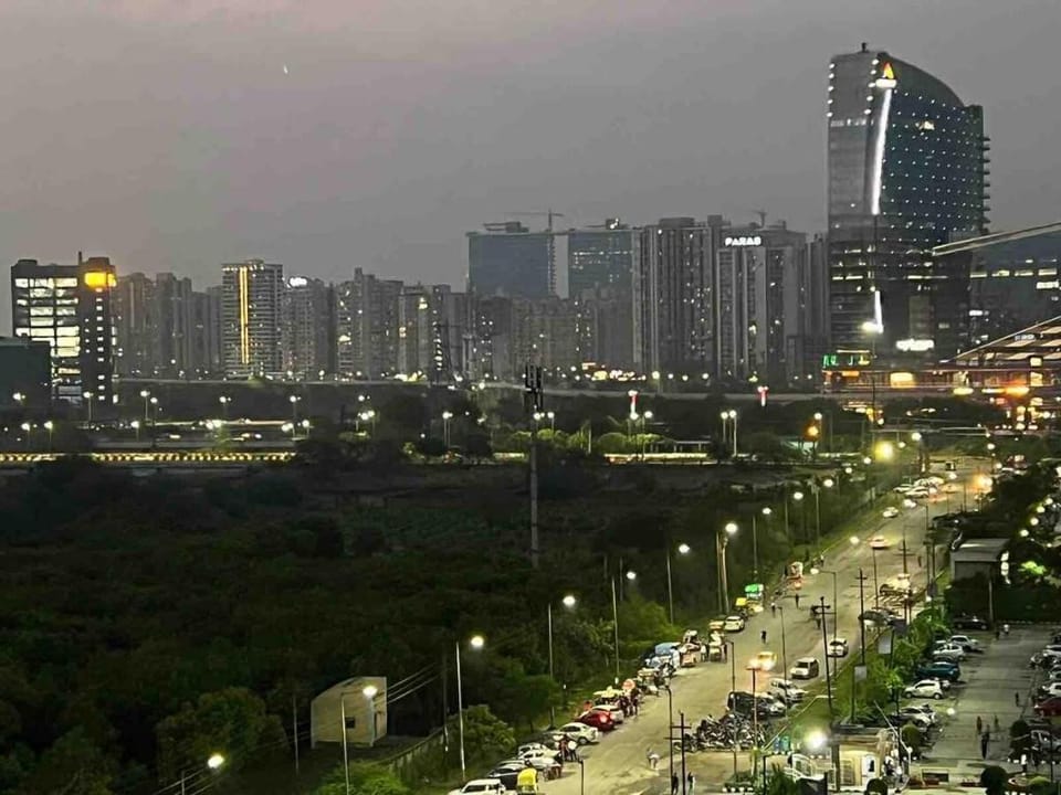 Cosy 1 Bedroom Suites by noida suites Apartment in Noida
