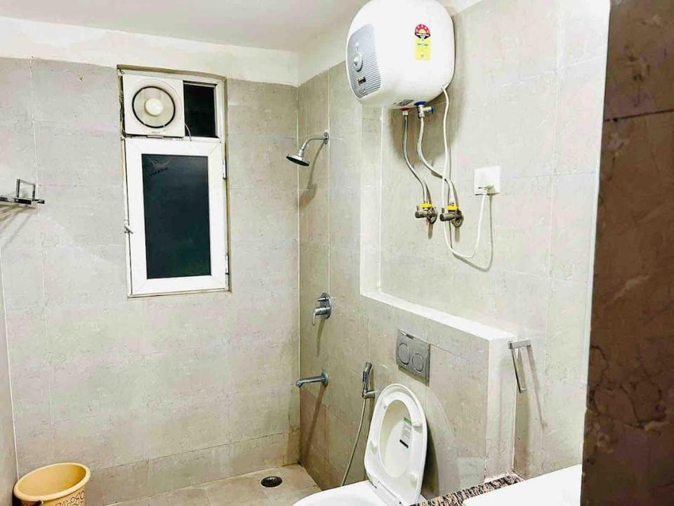 Cosy 1 Bedroom Suites by noida suites Apartment in Noida
