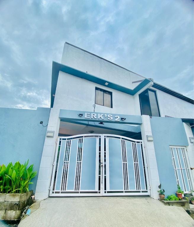 Refreshing 4 bedroom home with a waterfall pools Vacation rental in Calamba