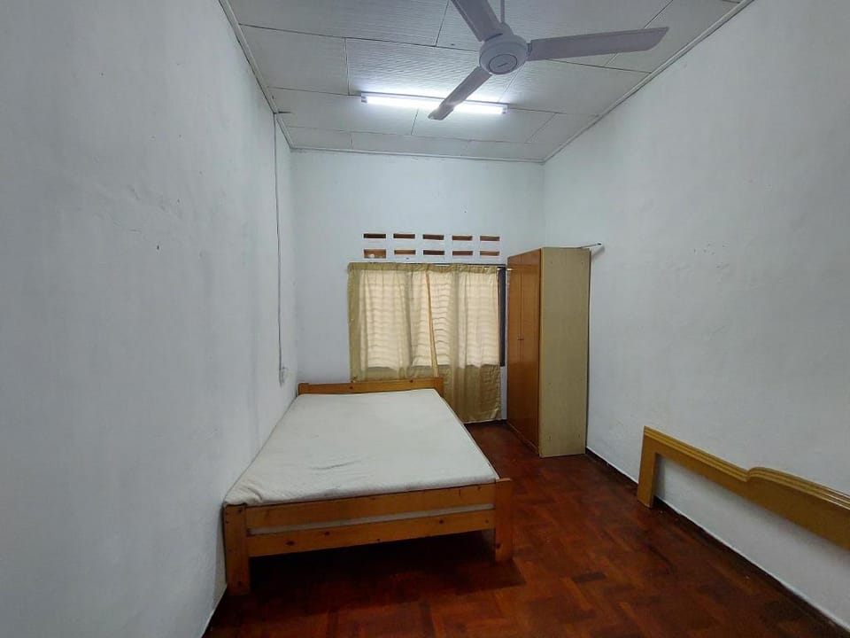 Kluang Rose Homestay - No 82, Lorong 3, Vacation rental in Johor