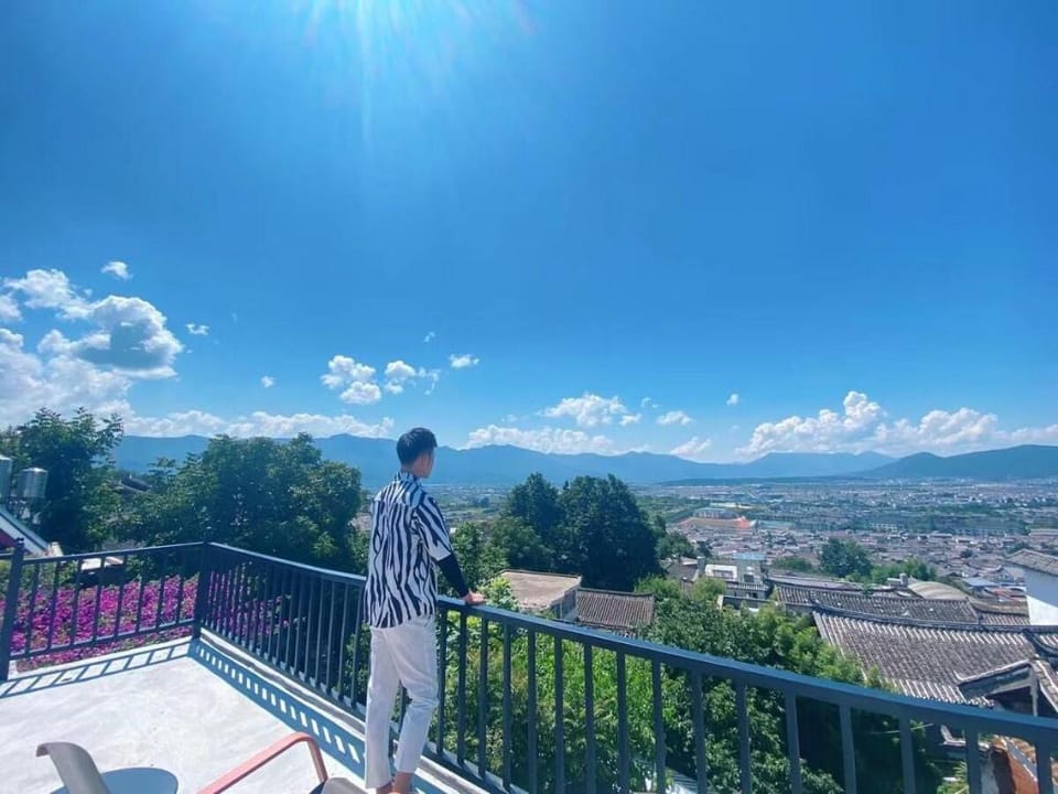 Hi观景露台茶室，整套包院，摆渡车3分钟到古城，免费停车 Vacation rental in China