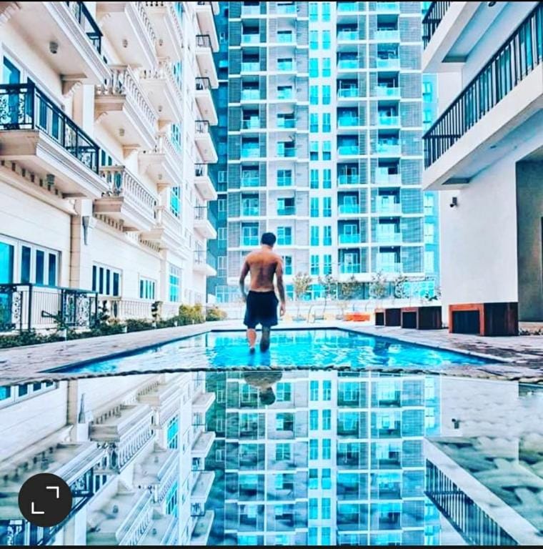 Lafayette Park Square w/ balcony facing pool view Vacation rental in Iloilo City