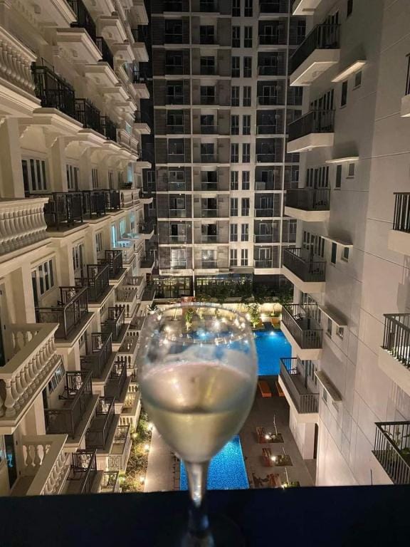 Lafayette Park Square w/ balcony facing pool view Vacation rental in Iloilo City