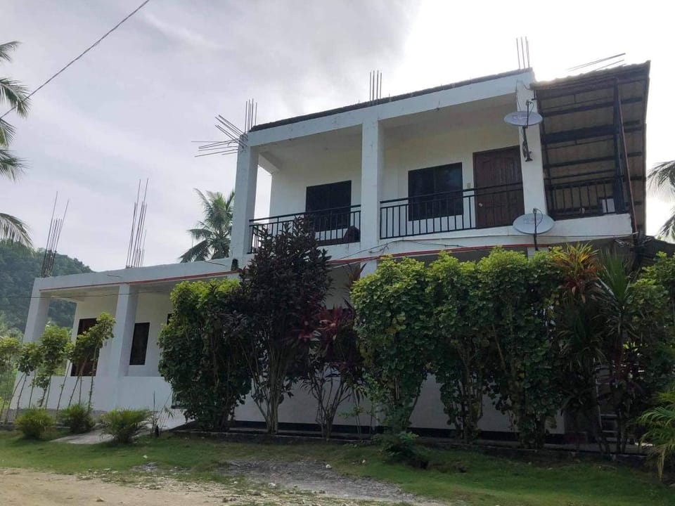 Welcoming comfy room #1 with queen size bed Vacation rental in Siargao Island