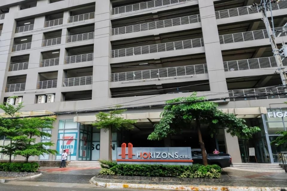 EZENIEL'S PLACE HORIZON 101 CONDOMINIUM Cebu City Apartment in Lapu-Lapu City