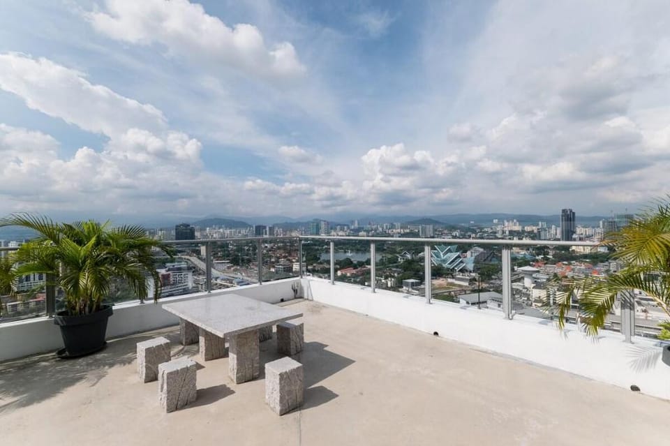 Lovely 3 BR unit 6pax next to Titiwangsa LRT Apartment in Federal Territory of Kuala Lumpur