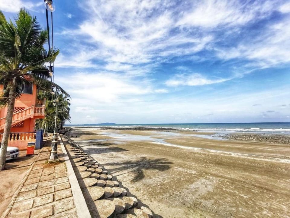 Cozy Spacious House near beach at Kuantan. Vacation rental in Terengganu, Malaysia