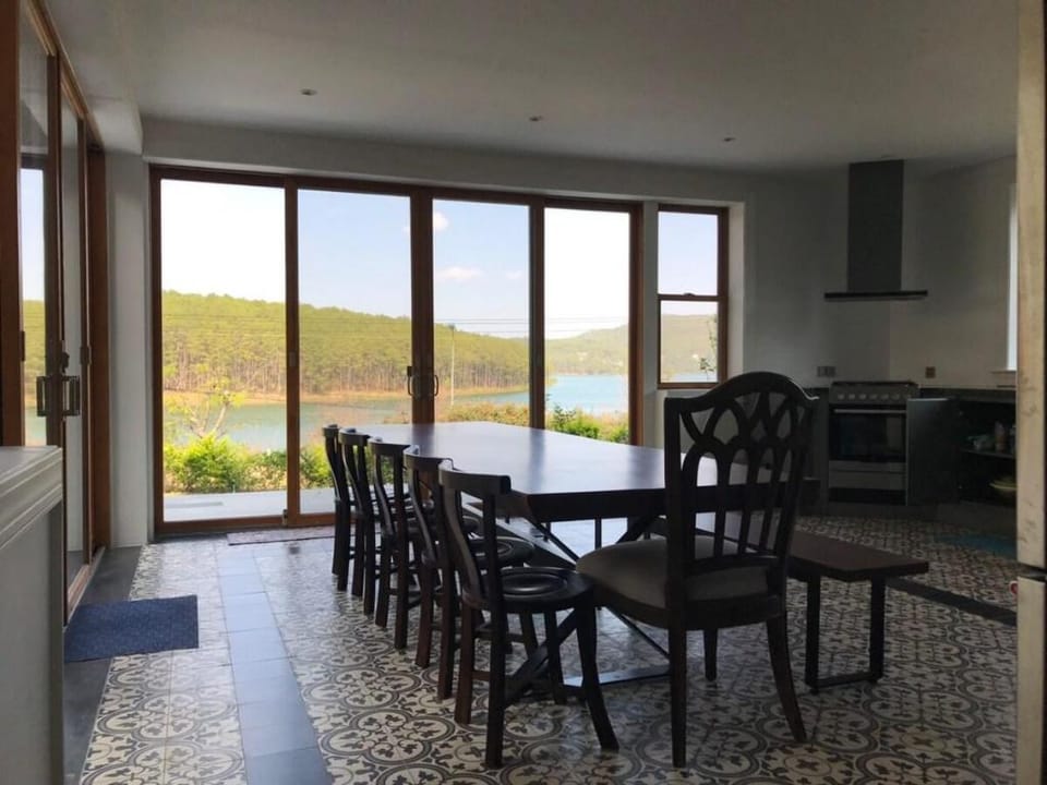 Luxury 3br villa - Tuyenlam lake view Villa in Dalat