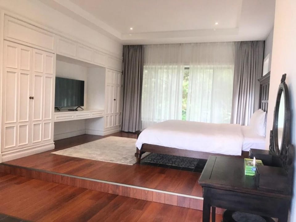 Luxury 3br villa - Tuyenlam lake view Villa in Dalat