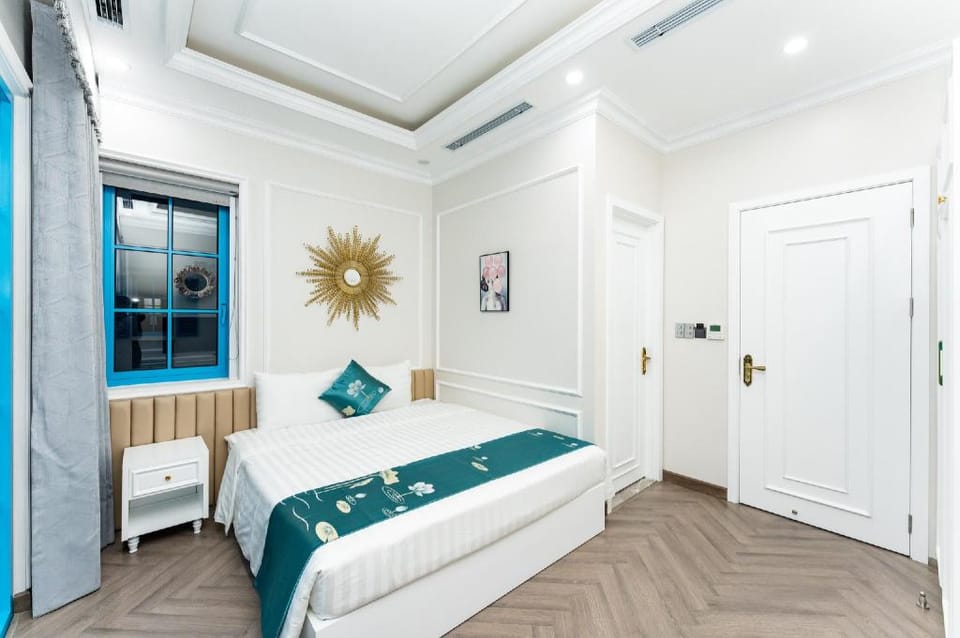 Peachy Villa | 5Brs | Walk to the beach Villa in Laos