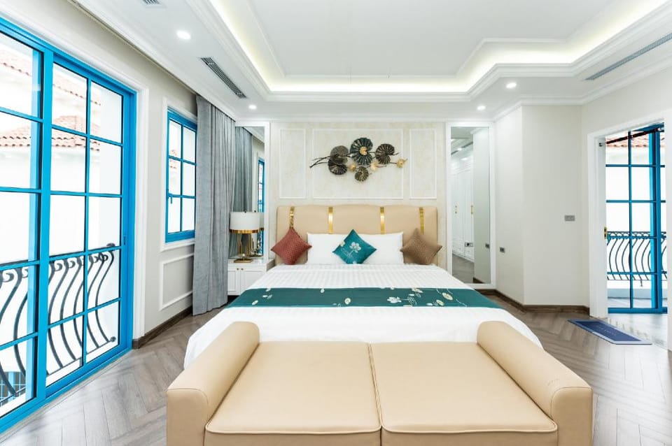 Peachy Villa | 5Brs | Walk to the beach Villa in Laos