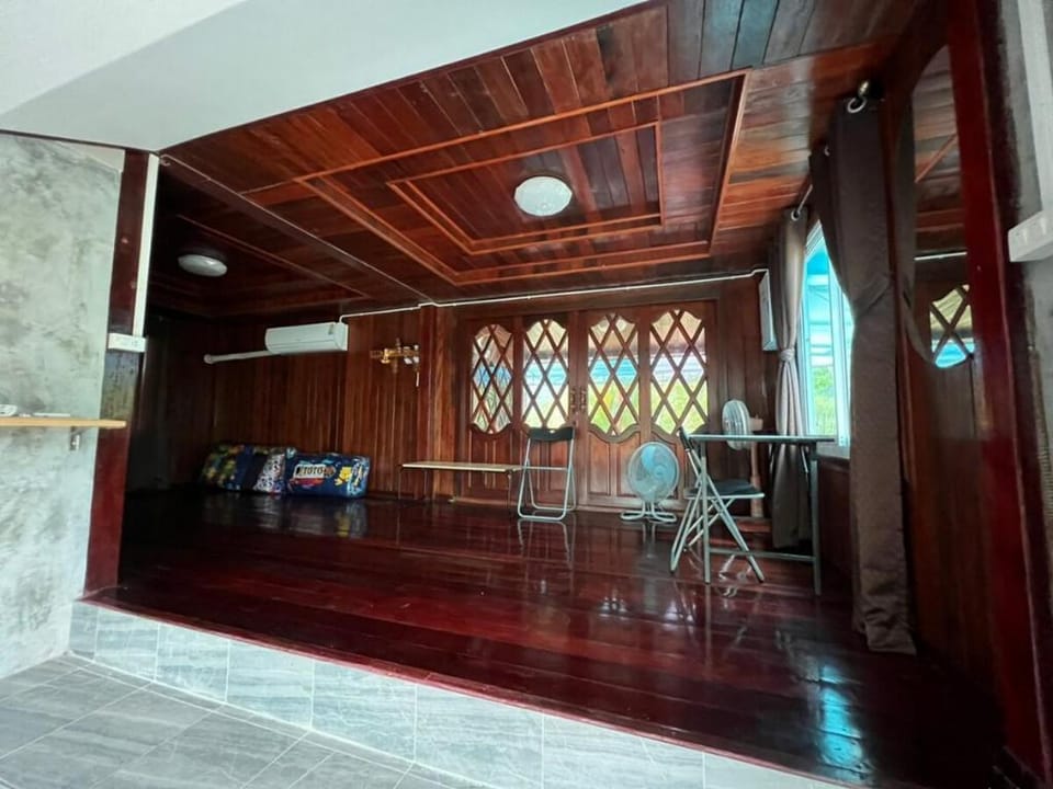 BaanSuanAhku บ้านสวนอากู๋ นายายอาม Vacation rental in Thailand
