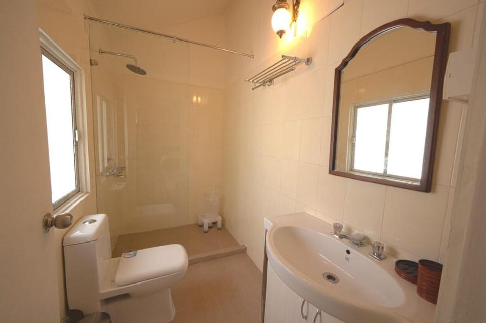 Cheerful 3 bedroom holiday home with a fireplace Vacation rental in Himachal Pradesh