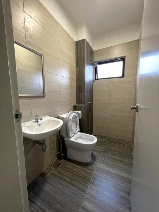Five BEDROOMS RESIDENTIAL HOME WITH FREE WIFI Vacation rental in Negeri Sembilan, Malaysia
