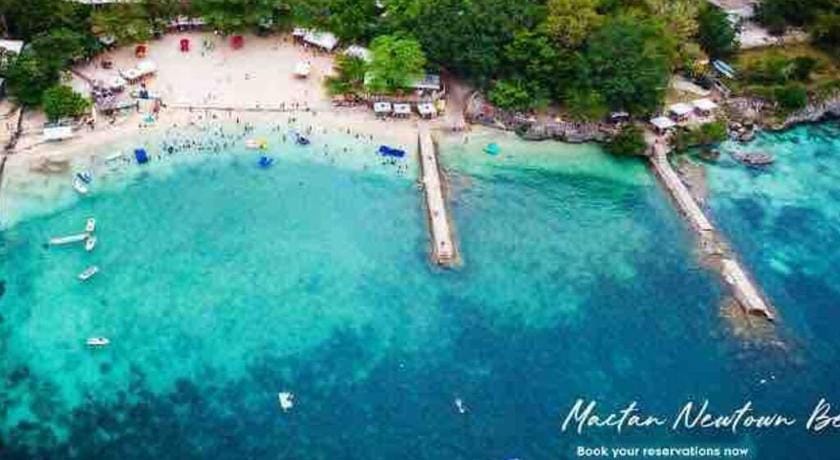 High-end luxurious condo with impressive sea view Vacation rental in Lapu-Lapu City