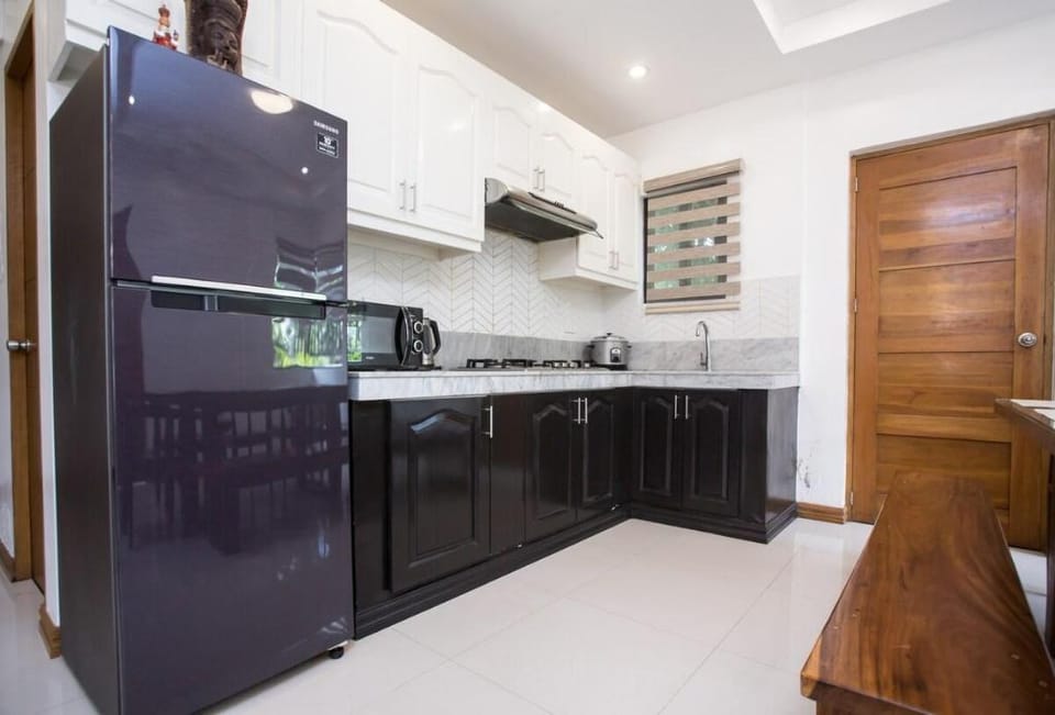 Bella Homes near Serin Ayala Mall & Lourdes Church Vacation rental in Tagaytay