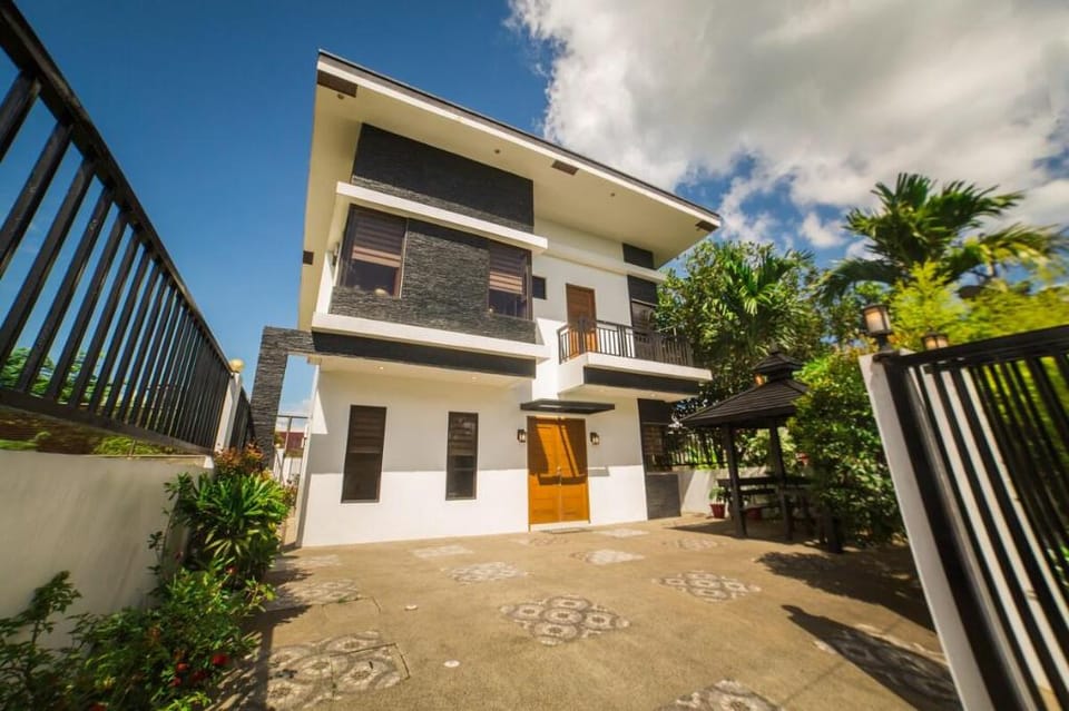 Bella Homes near Serin Ayala Mall & Lourdes Church Vacation rental in Tagaytay