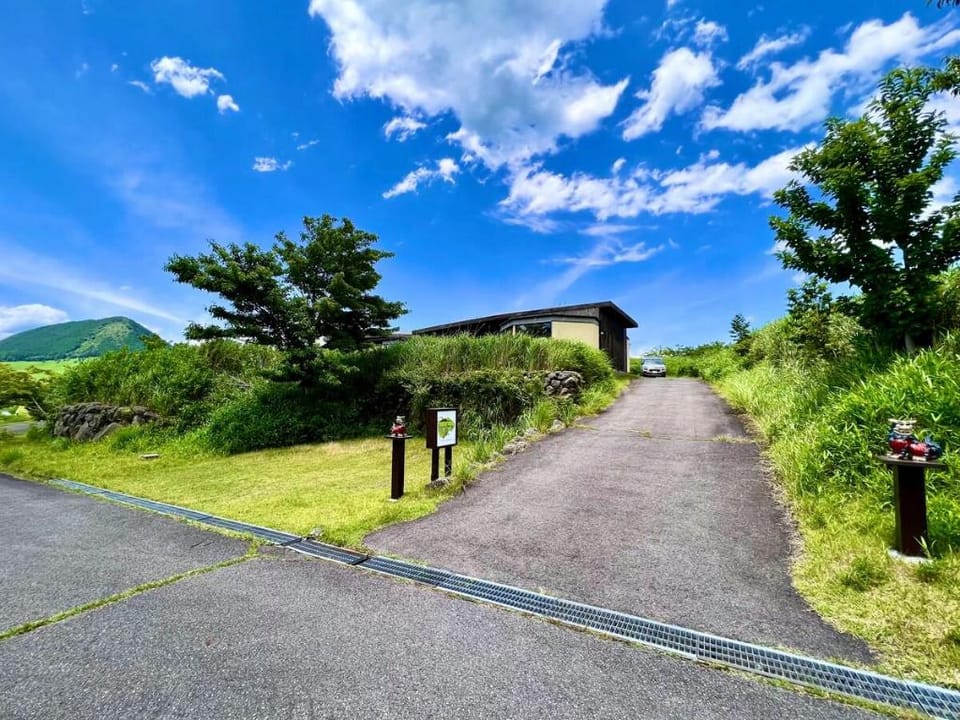 Villa湯布院塚原高原＂サンクチュアリ＂は、由布岳が目の前に広がる非日常空間の絶景ヴィラです♪ Villa in Fukuoka Prefecture