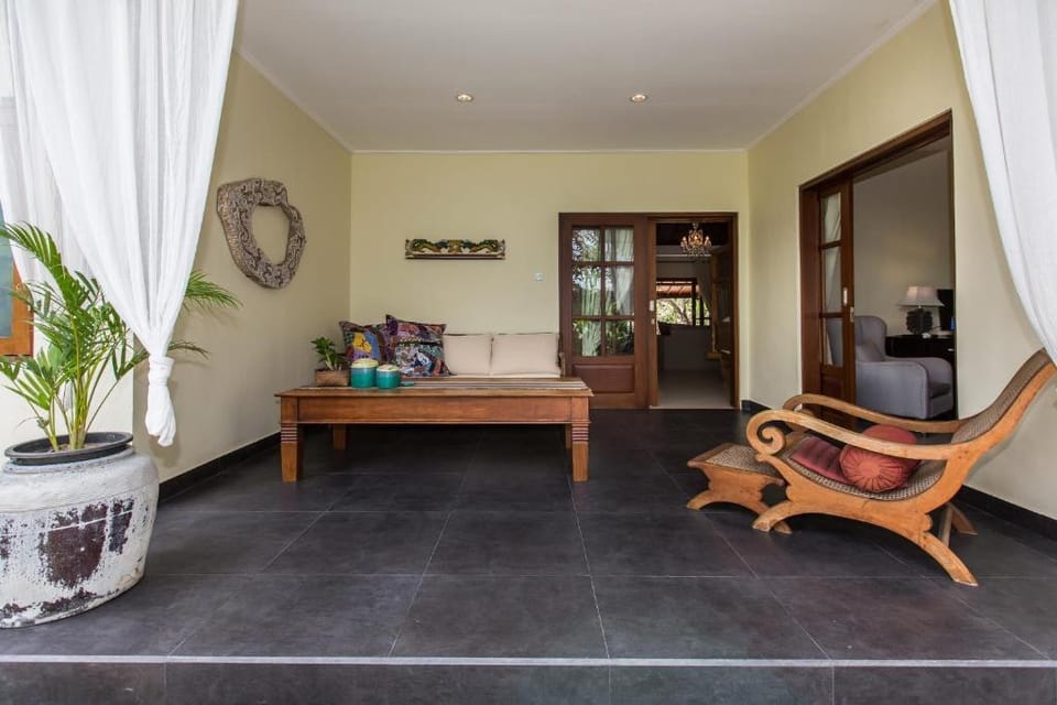 Spacious-3BDR Villa with Private Pool in Kerobokan Villa in North Kuta