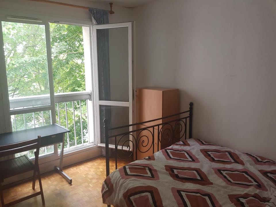 Une chambre privee entre paris et disneyland Apartment in Noisy-le-Grand