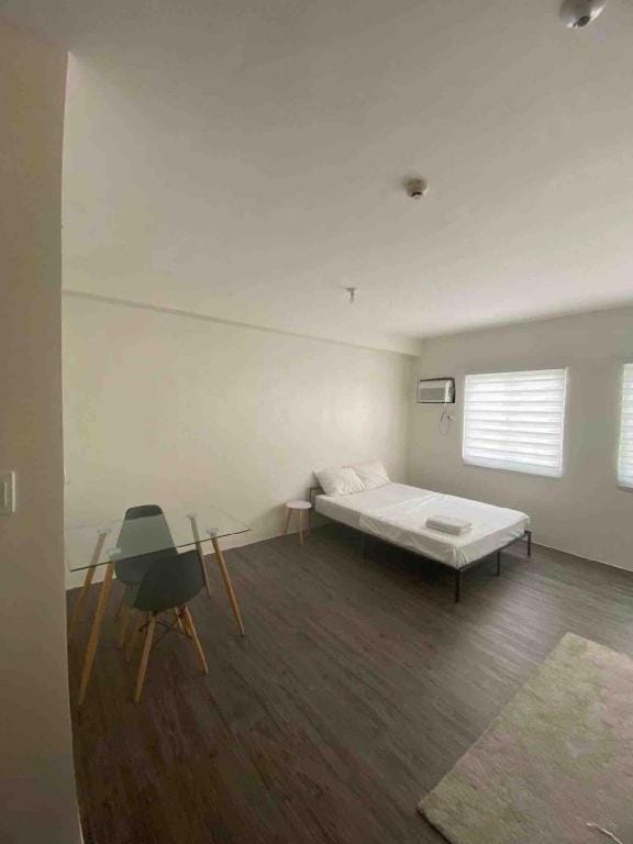 Simple studio unit in w/ wifi & parking in nuvali Vacation rental in Calamba