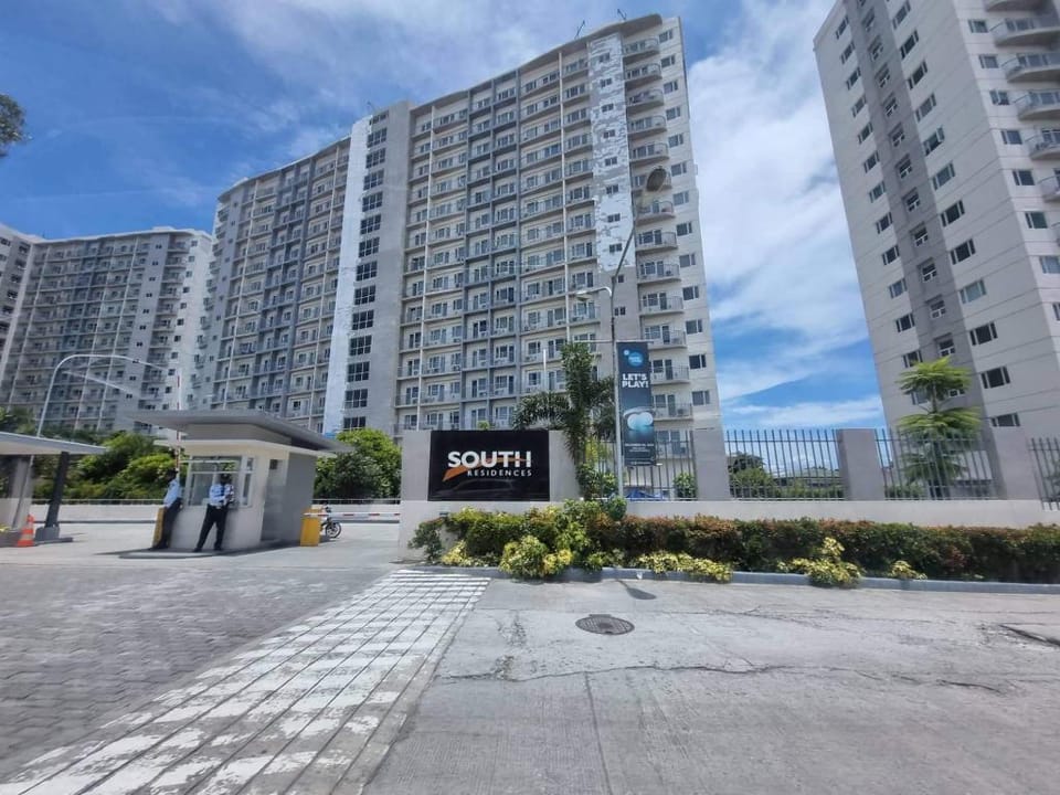 BoxOne@SouthResidences (cinematic experience) Apartment in Las Pinas