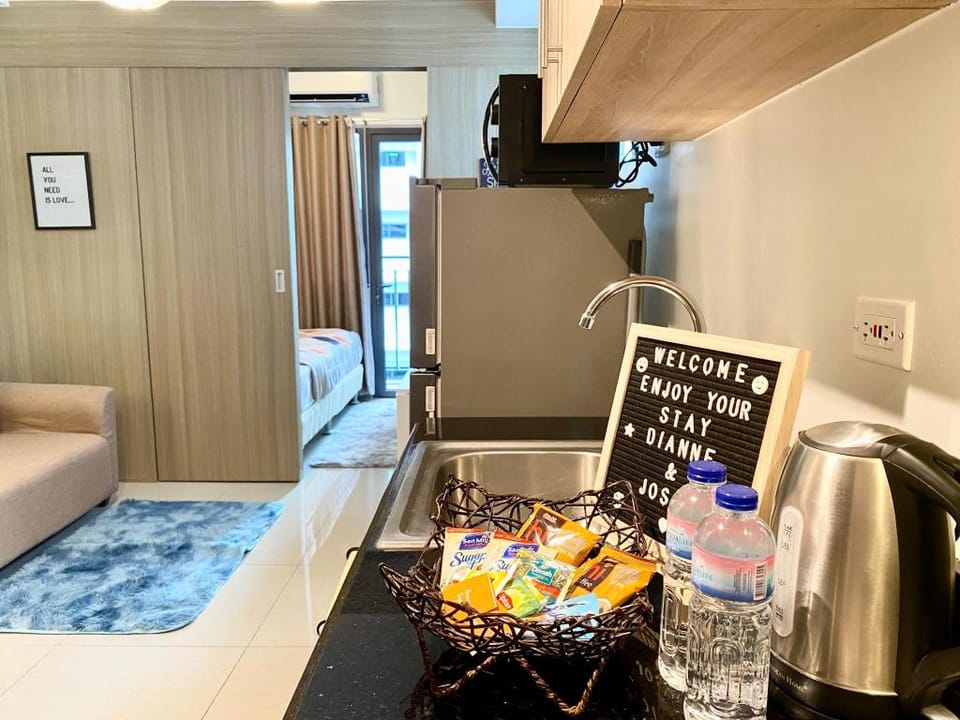 Cozy 1-bedroom rental unit with balcony in MOA Apartment in Pasay