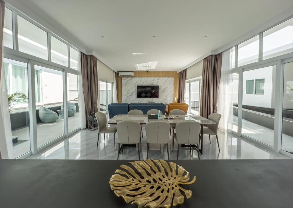 Deluxe Sunset View Jacuzzi Pool Villa H.529 7BR Villa in Pattaya City