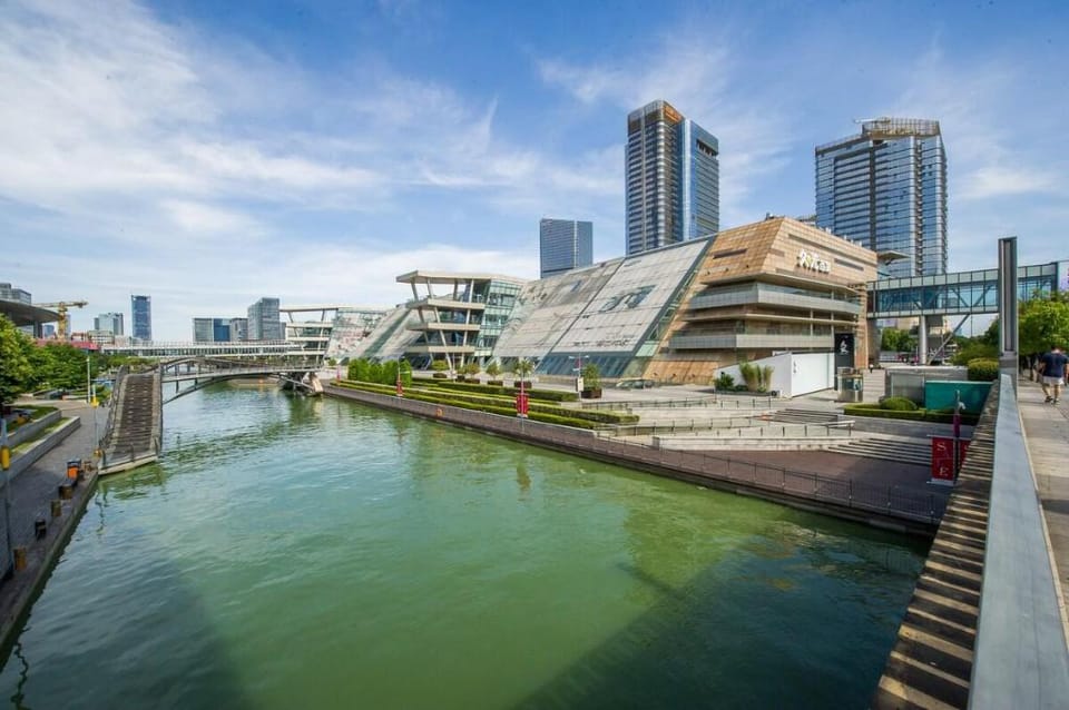 Yo12-金鸡湖摩天轮诚品书店会议中心健身房湖景套房可月租 Apartment in Suzhou
