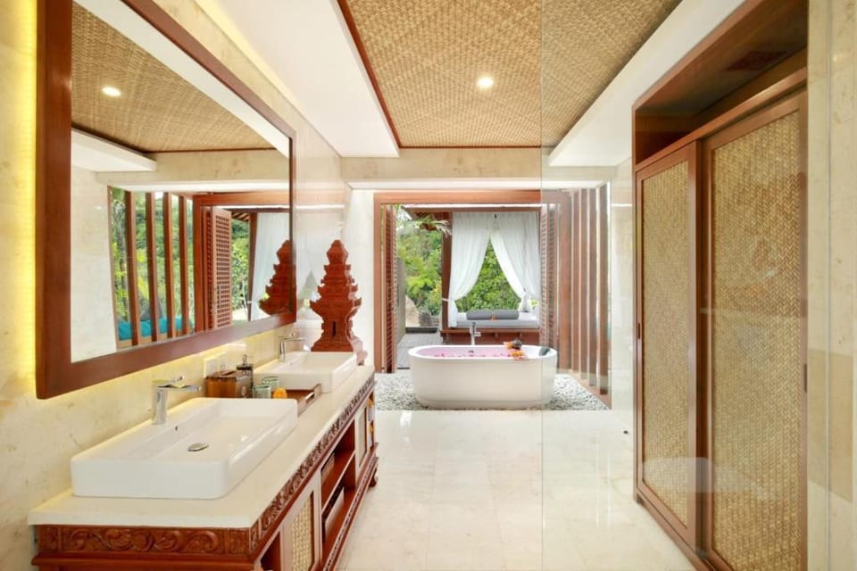 Royal One Bedroom Villa with Private Infinity Pool Villa in Tampaksiring