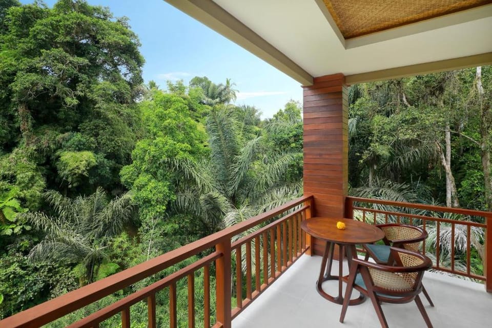 Suite Twin Forest View with Public Infinity Pool Villa in Tampaksiring
