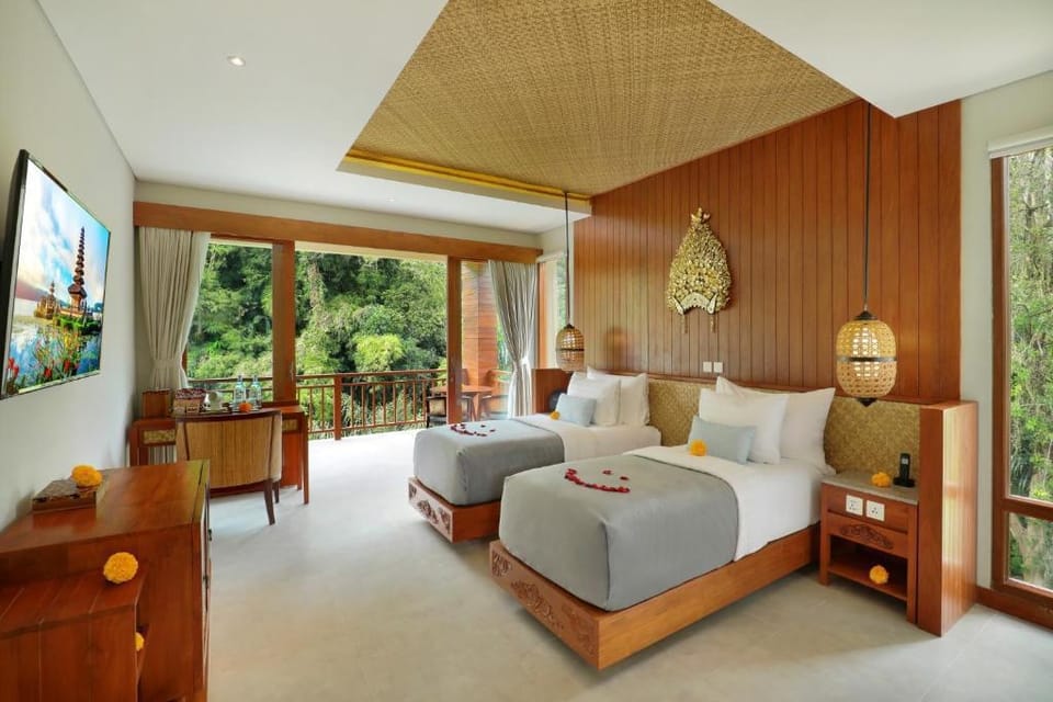 Suite Twin Forest View with Public Infinity Pool Villa in Tampaksiring