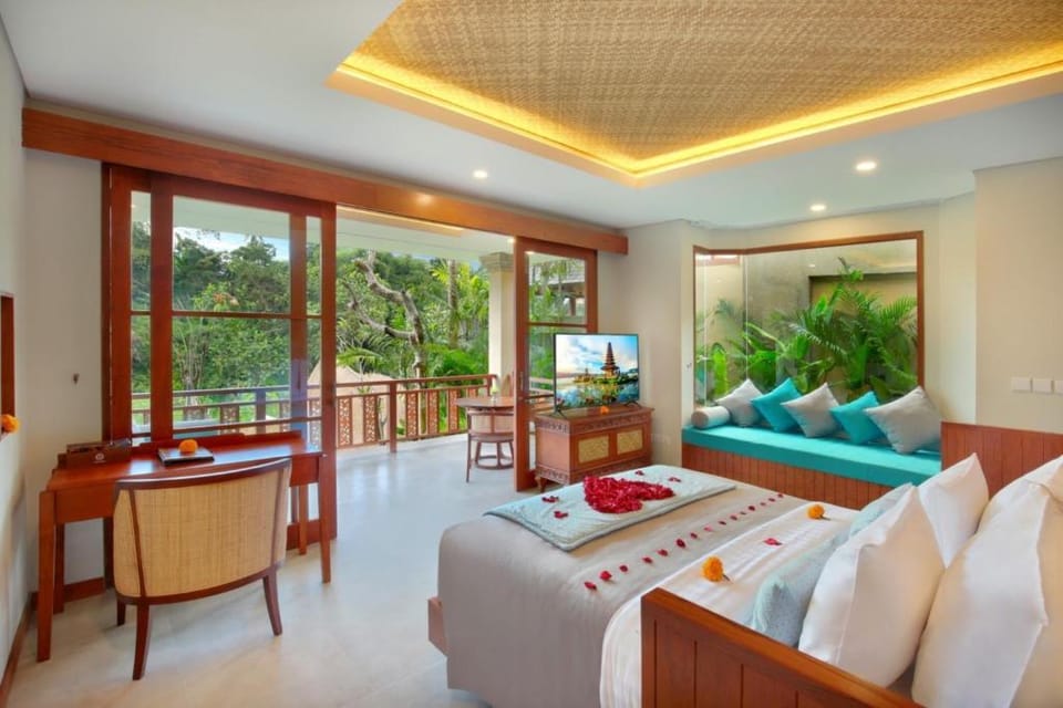 Luxury resort with Public Infinity Pool Villa in Tampaksiring