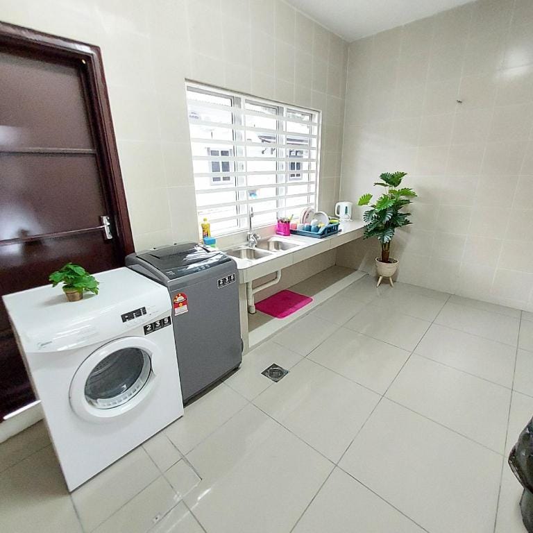 Selamat  25A  HOMEtime Sitiawan @ 10 Pax@Free Wifi Vacation rental in Perak