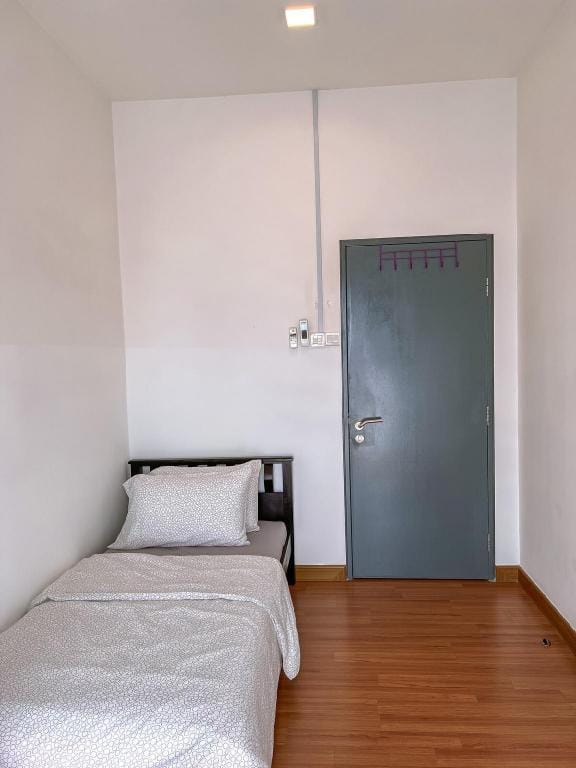 DaMen Spacious 3BedroomFOR8pax w/2CP | IconiqueB13 Vacation rental in Subang Jaya