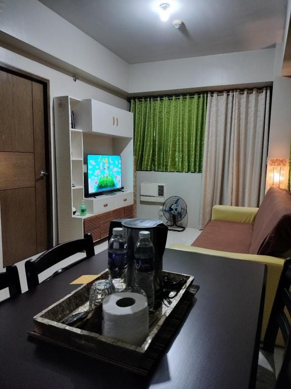 One Palmtree Villa by AlmaRosa daily Condo Rent Vacation rental in Pasay