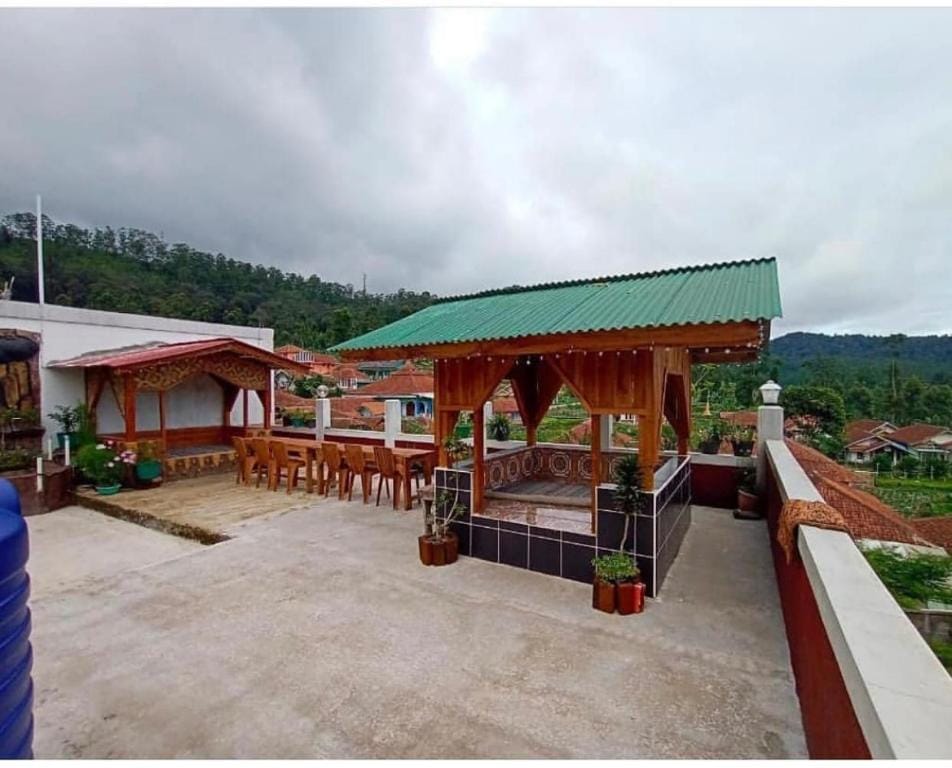 Sewa Villa Nadiviya Ciwidey  Villa in West Java