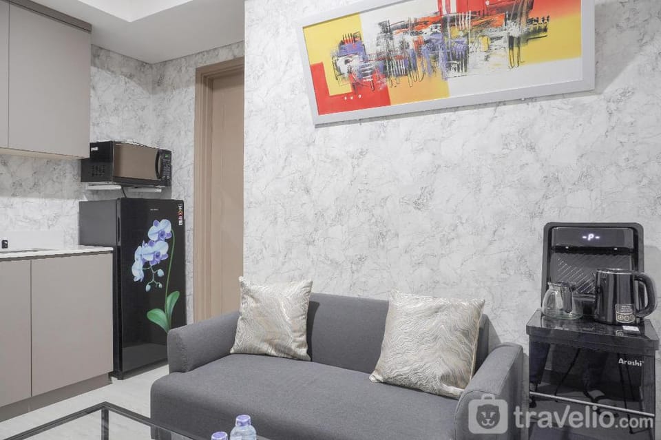 Warm Elegant 1BR Gold Coast Apartment By Travelio Apartment in Jakarta