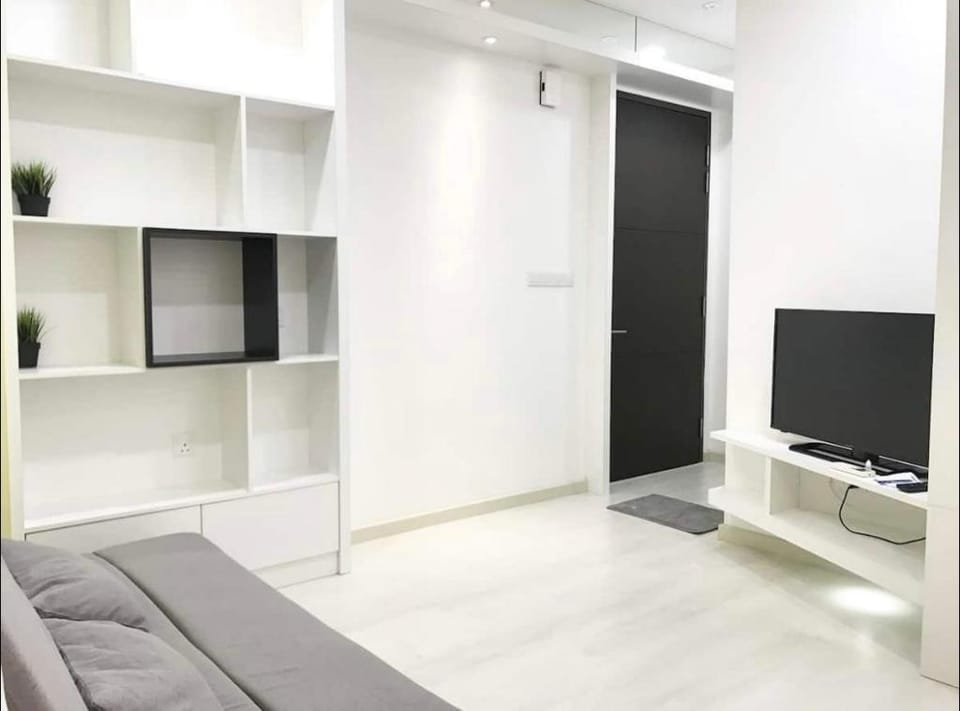 Straits Garden Suite, 1 bedroom wit WiFi & Pool Apartment in George Town