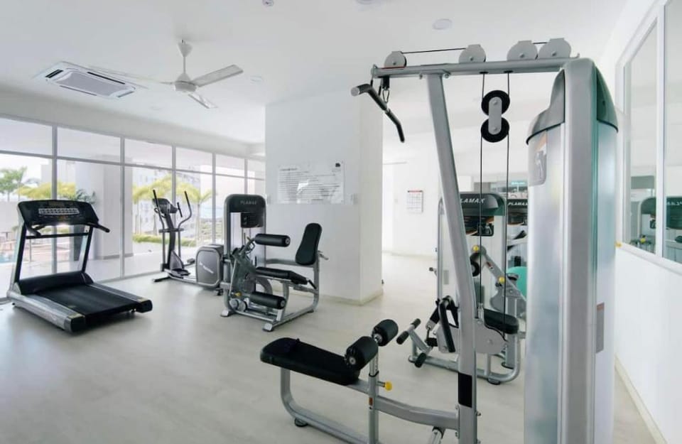 Straits Garden Suite, 1 bedroom wit WiFi & Pool Apartment in George Town