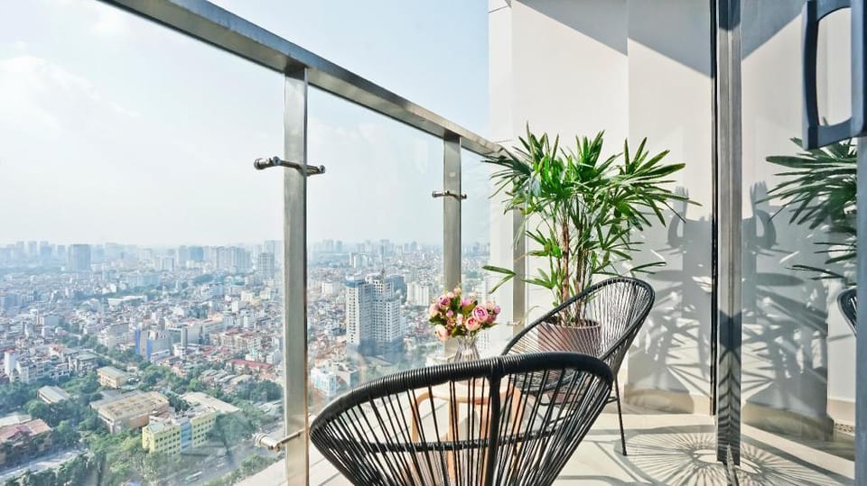 LUXURY 4BR VINHOMES METROPOLIS/ HANOI/ 1min LOTTE Apartment in Hanoi