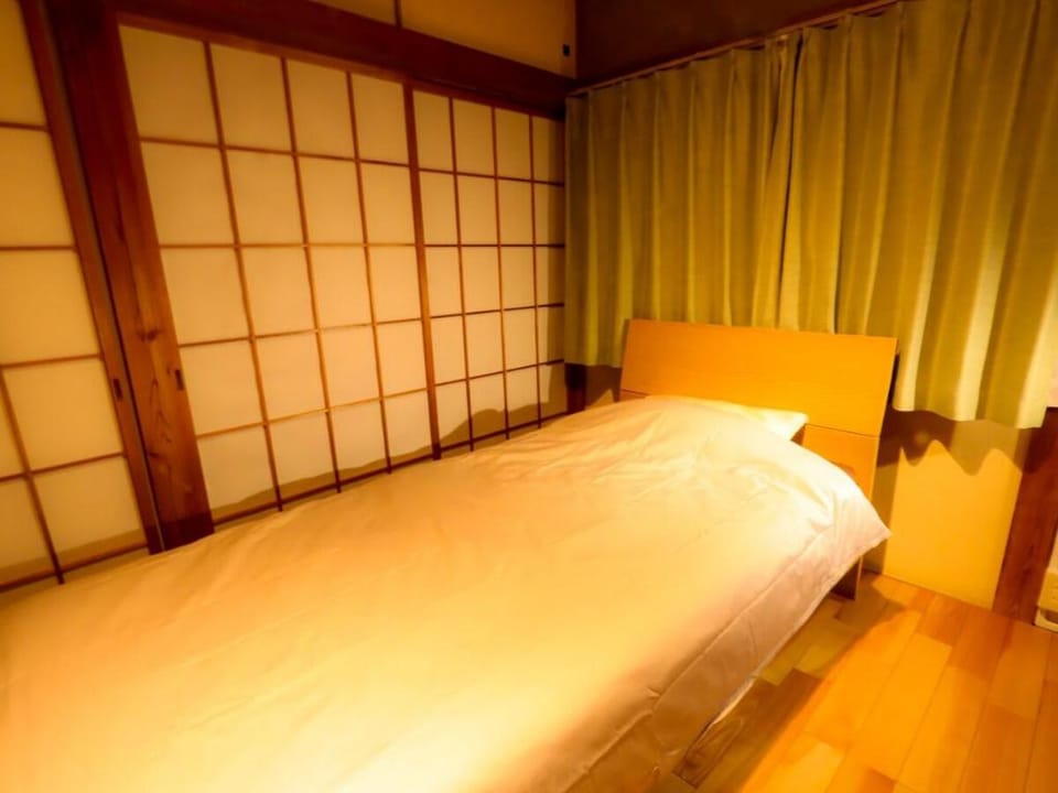 Hayama: 憧れの葉山生活！120㎡以上/戸建貸切/駐車場2台/最大10名/高速WiFi完備 Vacation rental in Yokosuka