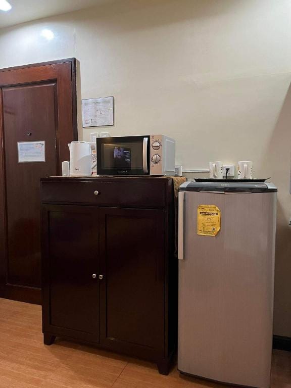Baguio 3 pax Gardenville Hotel Foggy Cold Breeze Apartment in Baguio