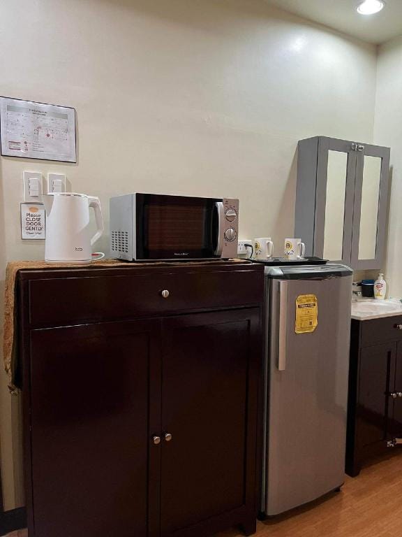 Baguio 3 pax Gardenville Hotel Foggy Cold Breeze Apartment in Baguio