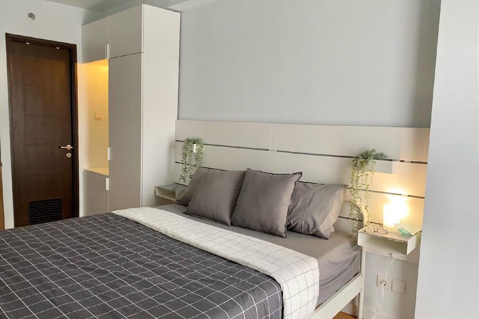 IR Residential Suite w/ Netflix , Disney & Wi-Fi ! Apartment in Bandung