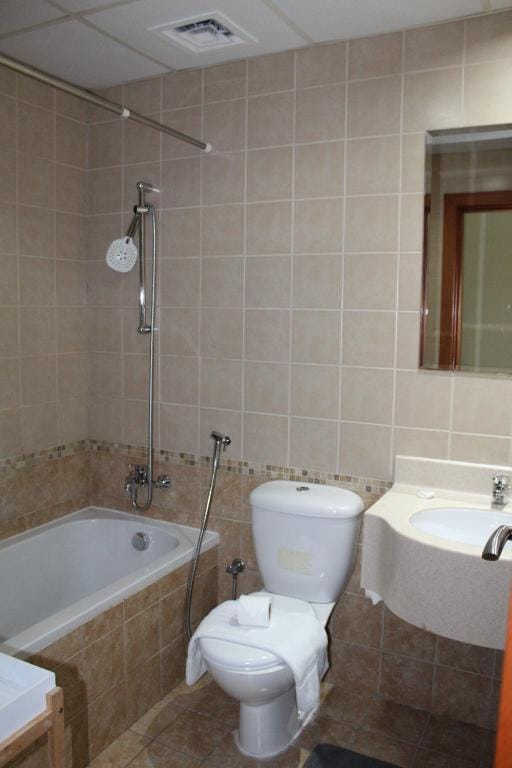 LUXURIOUS 2 bedroom unit -panoramic view marina Vacation rental in Dubai