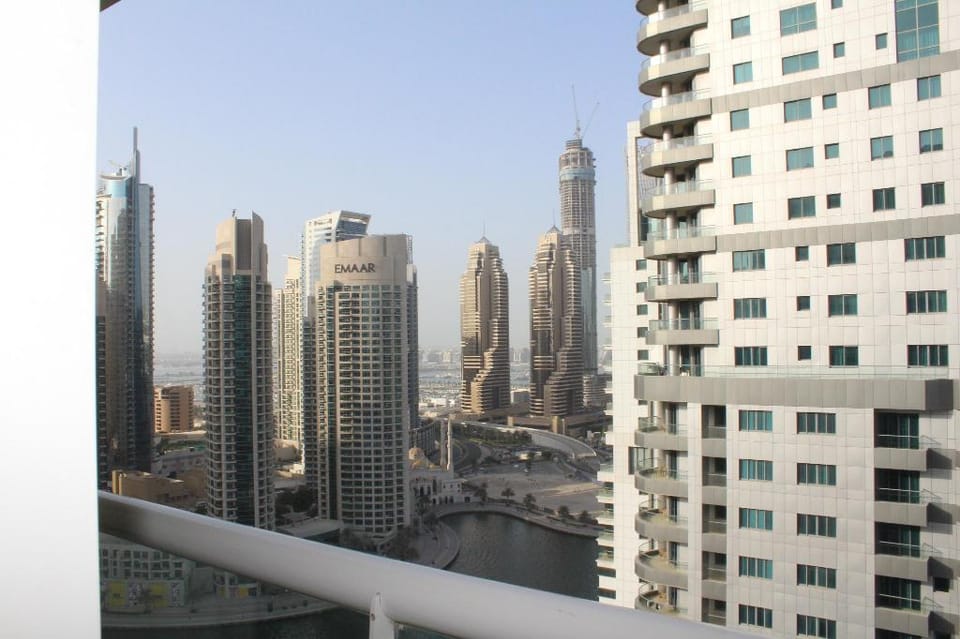 LUXURIOUS 2 bedroom unit -panoramic view marina Vacation rental in Dubai