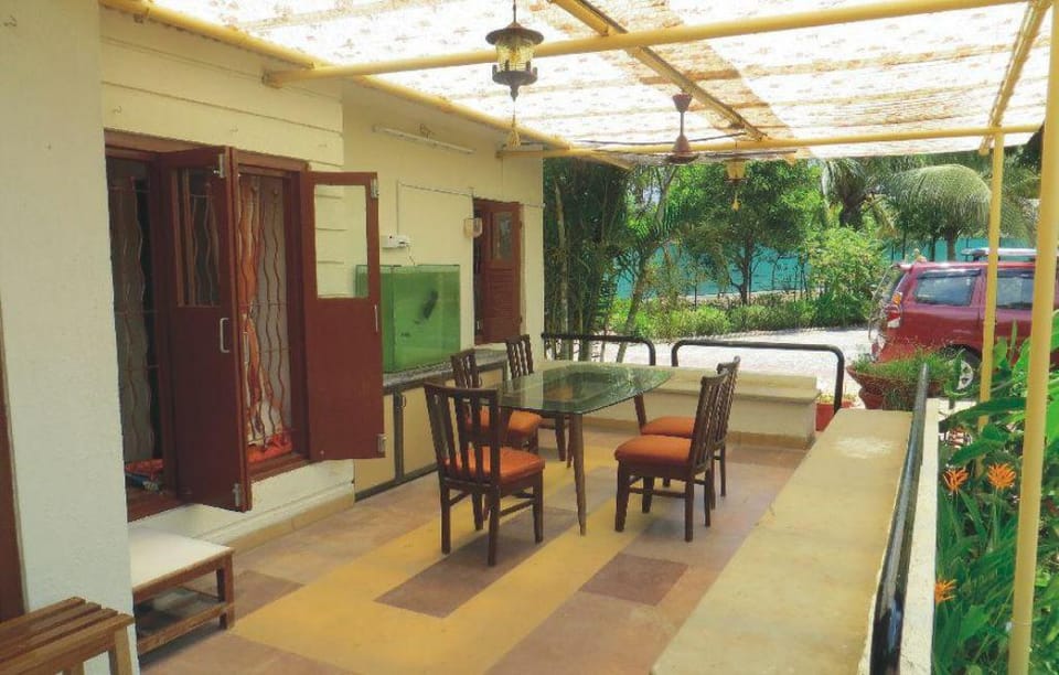 Quaint 2 Bedroom Bungalow With a Lawn Vacation rental in Maharashtra